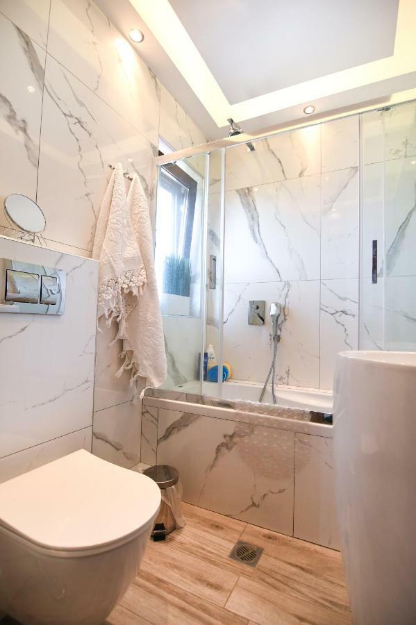 Theasis Luxury Panoramic Penthouse Apartment เนโอสมาร์มาราส ภายนอก รูปภาพ