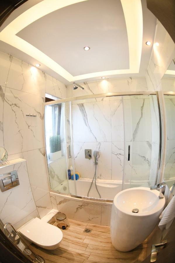 Theasis Luxury Panoramic Penthouse Apartment เนโอสมาร์มาราส ภายนอก รูปภาพ